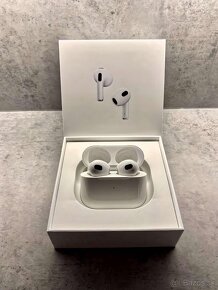 Apple AirPods (3. generácie) s MagSafe nabíjacím puzdrom - 3