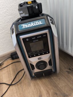 Stavebné rádio Makita DMR 115 s akumulátorom - 3