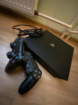 Play Station 4 pro 1TB - 3