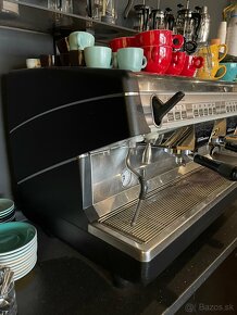 Predam kavovar Nuova Simonelli Apia 2 - 3