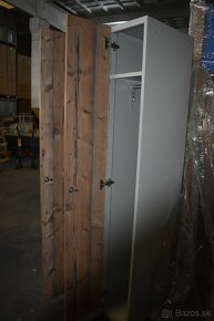 2-dverová šatníková skriňa s dlhými drevenými dverami - 3