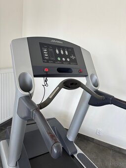 Life Fitness 95Ti - profi běžecký pás - 3