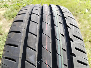 Letné pneu 215/55 R17 ---  LASSA - 3