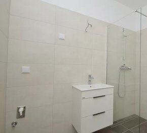 Predaj - 3 izbový, 65 m2, 3/3, balkon 7 m2,  Rajka - 3