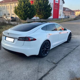 Tesla Model S - 3