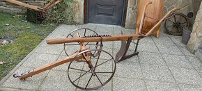 Starý drevený konský pluh - 3
