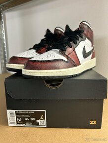 Nike Air Jordan 1 Mid Chicago - 3