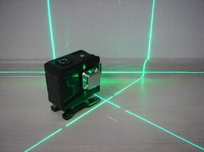 Profesionálny 12 líniový samonivelačný 3D krížový laser DEKO - 3