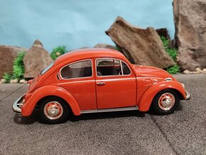 Prodám model 1:18 Volkswagen Beetle 1971 - 3