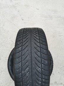 Predám 2ks zimné pneu GoodYear Ultrarip8  245/45 R18 100V - 3