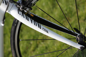 Predám celokarbonový cestný bicykel CANYON ULTIMATE CF F-10 - 3