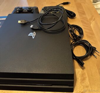 Playstation 4 Pro 1TB 4K + 2 hry + 2 ovládače - 3