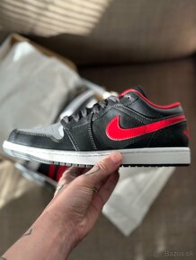 NIKE AIR JORDAN 1 LOW Black / Fire Red-White - 3