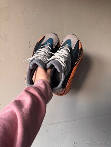 Adidas Yeezy 700 - 3