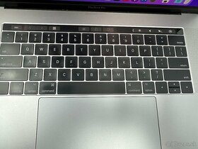  Apple MacBook Pro (15-inch, 2017) - 16GB / 500GB / i7  - 3