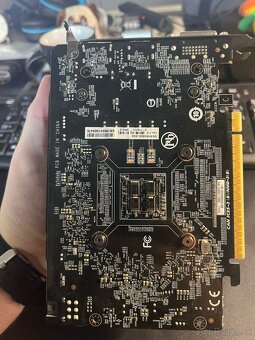 GIGABYTE GeForce GTX 1650 D6 LHR OC 4G 4.0 - 3