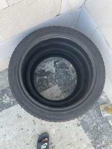 255/40r19 - 3