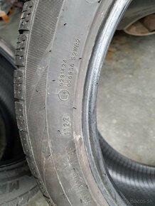 Pneu 245/45r18 - 3