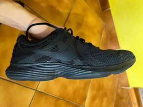 Nike Revolution 4 Black (čierna) - 3