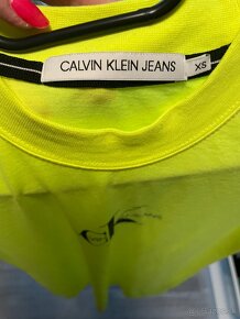 Neónové šaty Calvin Klein - 3