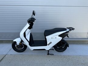 Honda EM1e elektrický scooter - 3