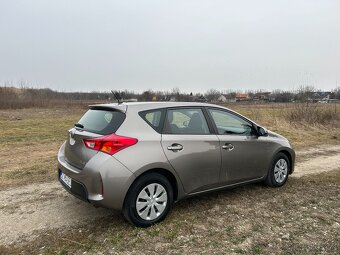 Predám Toyota Auris 1,33 VVT-i, benzín, 3/2013 - 3