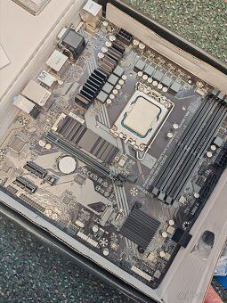 CPU i5-12400F, MB Gigabyte B760M, 32GB Ram - 3