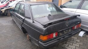 Lacno rozpredám Mercedes-Benz E class W190 1990-1995 na ND - 3