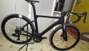 Kompletný karbónový cestný bicykel s elektronickou prehadzov - 3