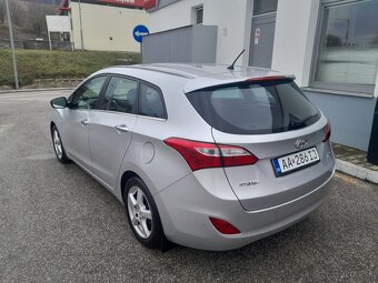 Hyndai i30 combi 1,6crdi 92kw.Možný leasing. - 3