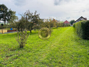 NA PREDAJ krásny pozemok s chatkou v obci Urmince - 3