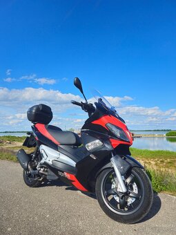 Aprilia SR Max 300 - 3