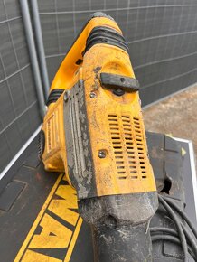 Vŕtacie kladivo 8 kg - 14J Dewalt D25701-QS nefunkčné - 3