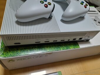 Xbox one S s dvoma ovladačmi + hry - 3