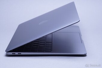 ZÁRUKA/Macbook Air 13.3"/M1(7 CORE) /8GB RAM/256GB SSD/CZ - 3