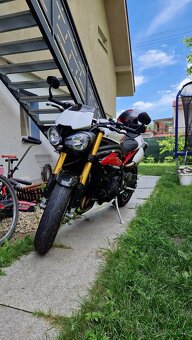 Triumph speed triple R 1050 - 3