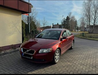 Volvo S40 2.0D 100kw R.v. 2010 Koupeno v ČR 1. Majitel - 3