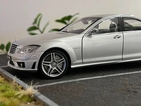 1:18 Mercedes-Benz S63 AMG (W221) - AUTOart Millenium - 3