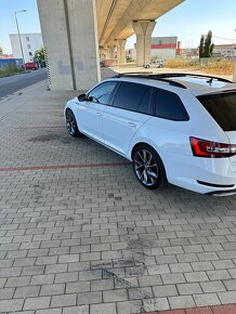 Škoda Superb Sportline Combi 140kw 4x4 Panorama - 3