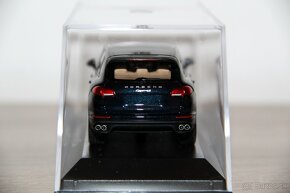 Porsche Cayenne S 2014 1:43 Minichamps - 3