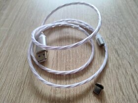 Svietiace káble USB-C a Apple - 3