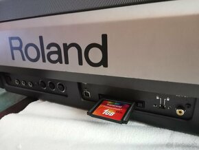 Roland E80 - 3