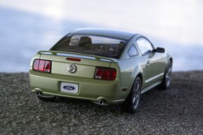 1:18 autoart ford mustang GT 2005 - 3