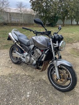 Honda Hornet 900 - 3