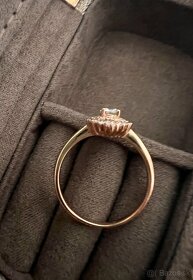 Zlatý prsteň s moissanitom a diamantmi - 3