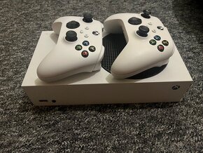 Xbox Series S v zachovalom stave - 3