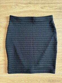 Čierna mini sukňa Bershka, veľkosť S - 3