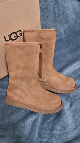 UGG Australia - 3