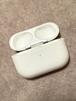 Nahradny nabijaci case pre airpods pro 1gen. - 3