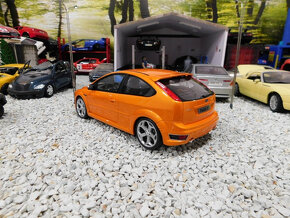 model auta Ford Focus ST Mk2  Otto mobile 1:18 - 3